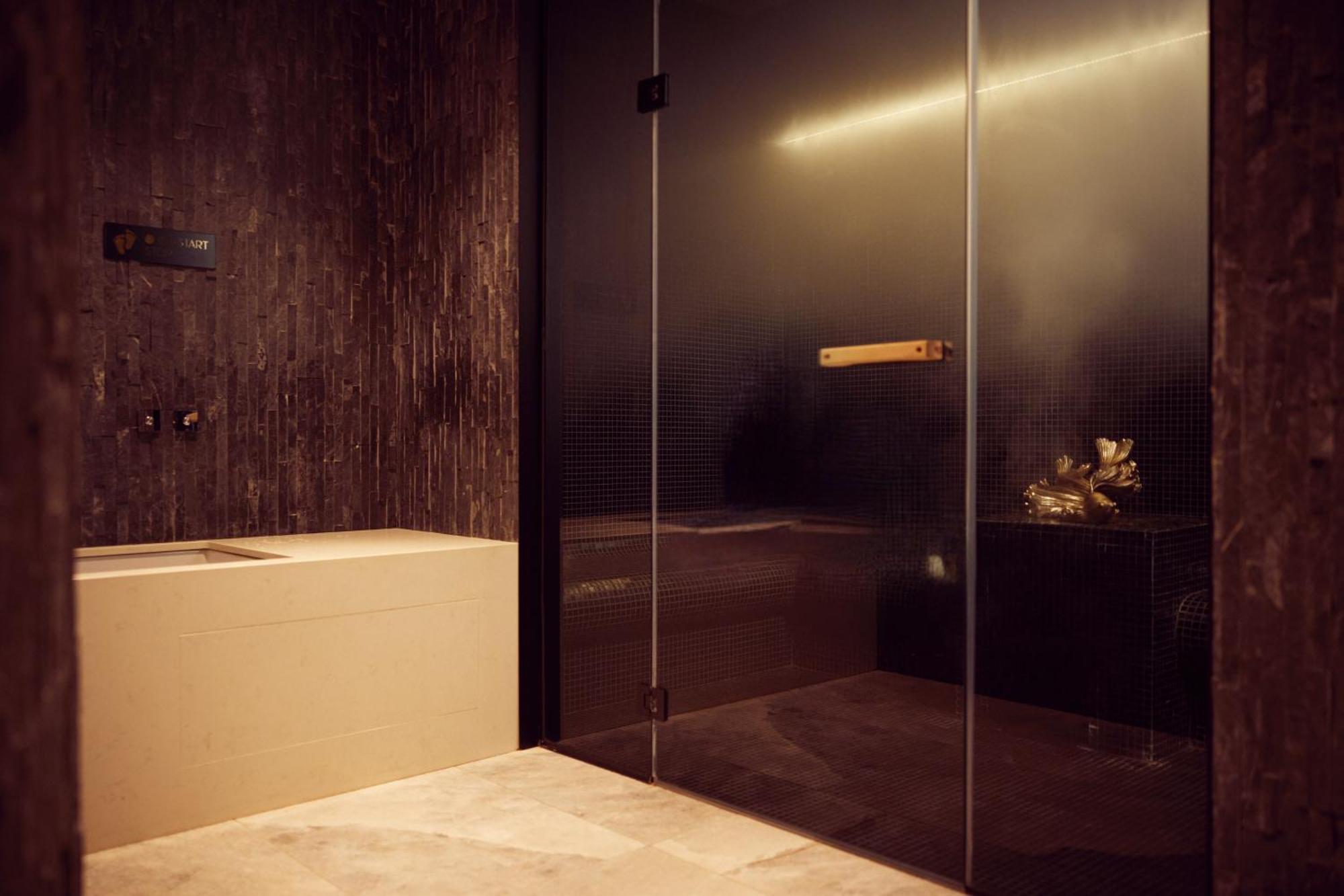 Van Der Valk Hotel Mons Congres & Spa Bagian luar foto