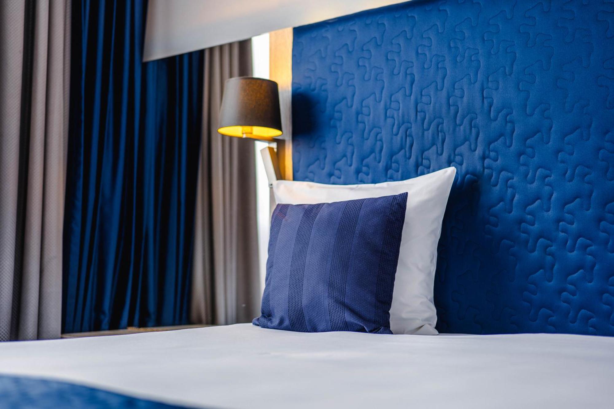 Van Der Valk Hotel Mons Congres & Spa Bagian luar foto