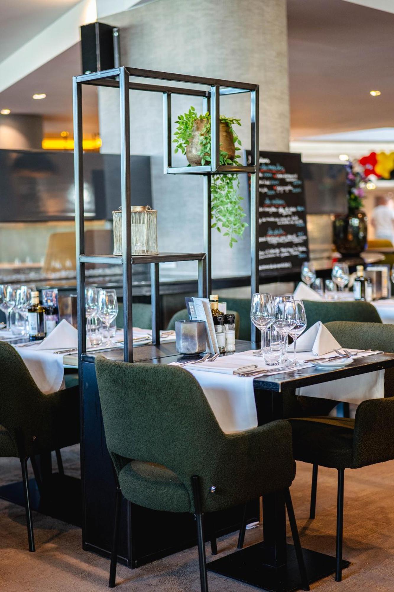 Van Der Valk Hotel Mons Congres & Spa Bagian luar foto